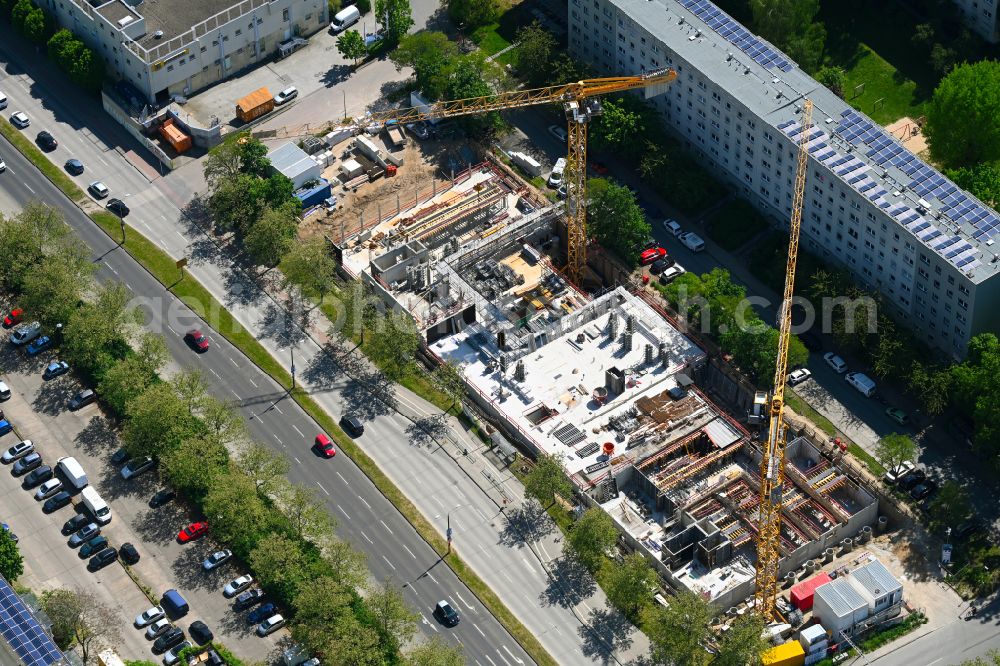 Aerial image Berlin - Construction site for the new build retirement home Seniorenwohnen Cecilienstrasse on street Teterower Ring - Cecilienstrasse in the district Hellersdorf in Berlin, Germany