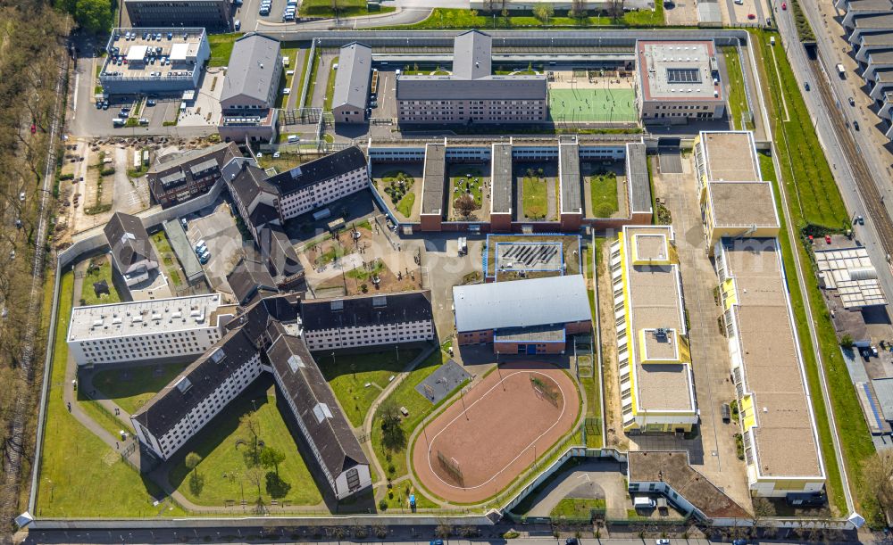 Bochum from above - New construction Social Therapeutic Institute on the site of prison premises and security fencing of the prison on Kruemmede in Bochum in the state North Rhine-Westphalia, Germany