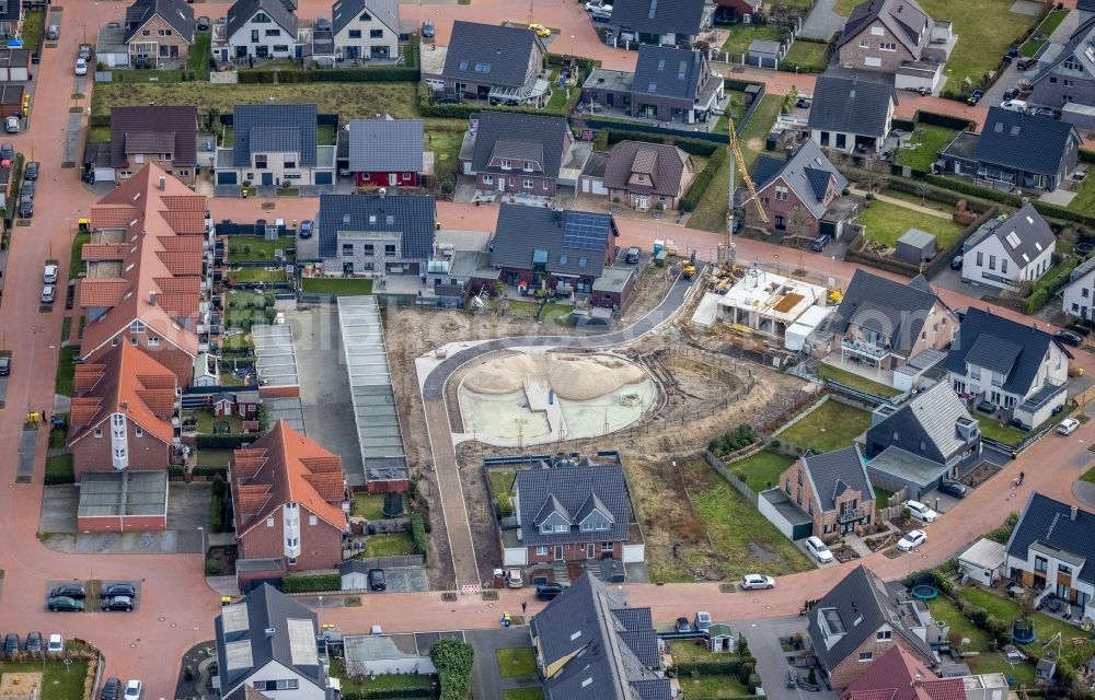 Aerial image Bottrop - Construction site to build a new playground on Hellenstrasse and Theo-Kleppe-Weg in the district Kirchhellen in Bottrop at Ruhrgebiet in the state North Rhine-Westphalia, Germany