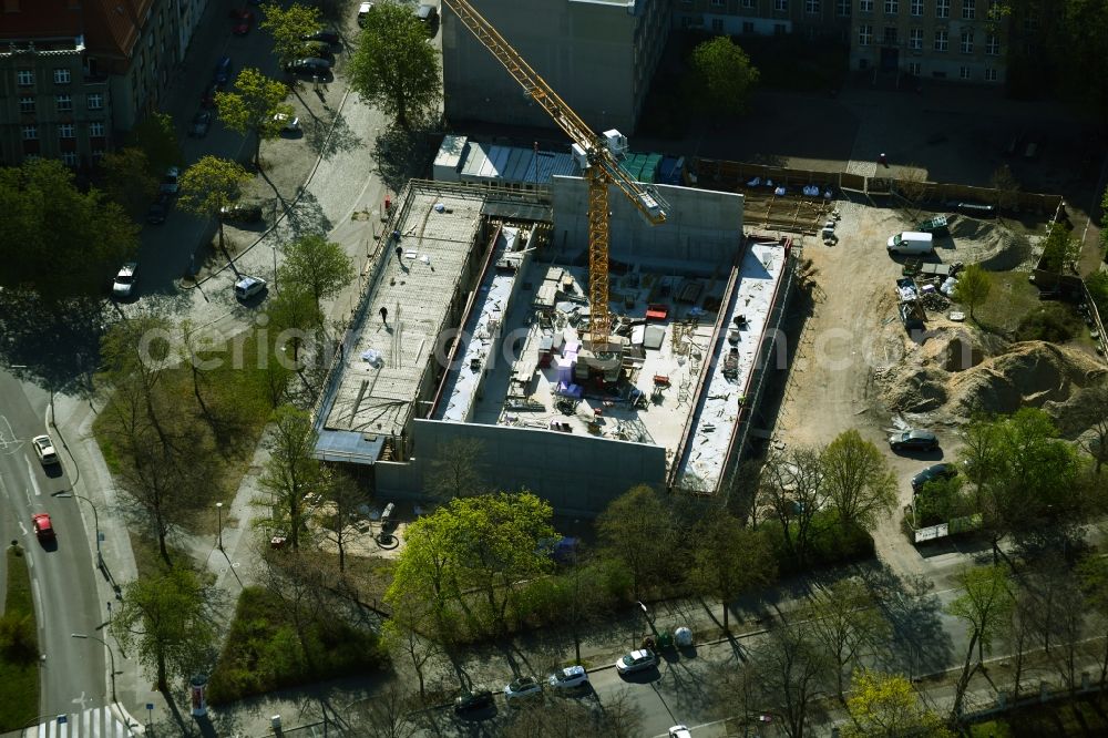 Berlin from the bird's eye view: Construction site for the new building of the gymnasium and sports hall at the Lily-Braun-Gymnasium on Galenstrasse in the district of Spandau in Berlin, Germany