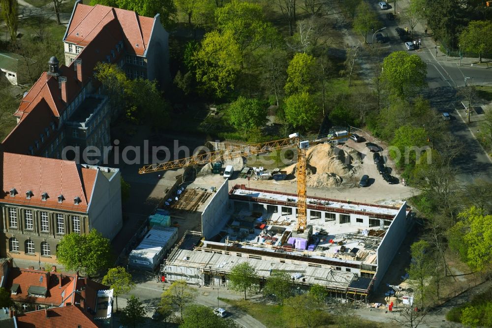 Berlin from the bird's eye view: Construction site for the new building of the gymnasium and sports hall at the Lily-Braun-Gymnasium on Galenstrasse in the district of Spandau in Berlin, Germany