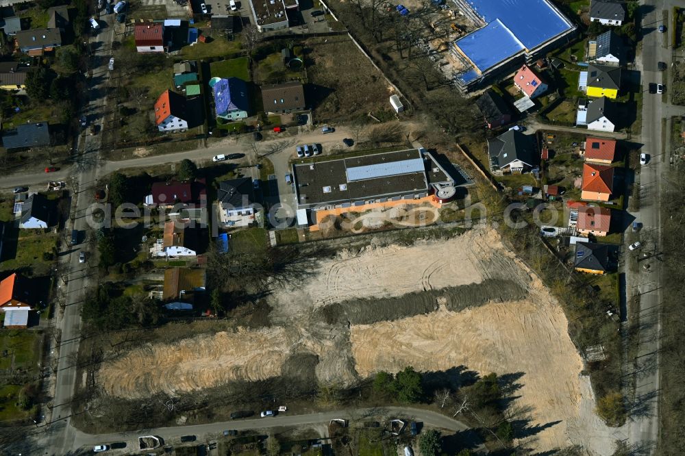 Berlin from the bird's eye view: Construction site for the new sports hall Typensporthalle (TSH) on street Heerstrasse - Bergedorfer Strasse in the district Kaulsdorf in Berlin, Germany