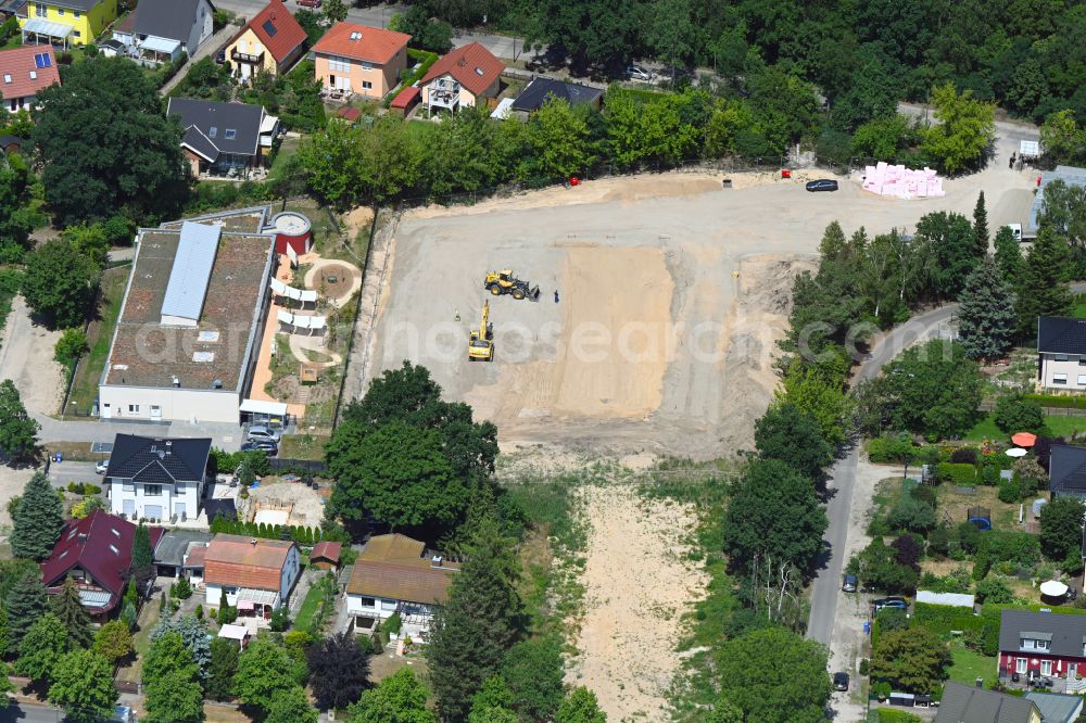 Berlin from the bird's eye view: Construction site for the new sports hall Typensporthalle (TSH) on street Heerstrasse - Bergedorfer Strasse in the district Kaulsdorf in Berlin, Germany