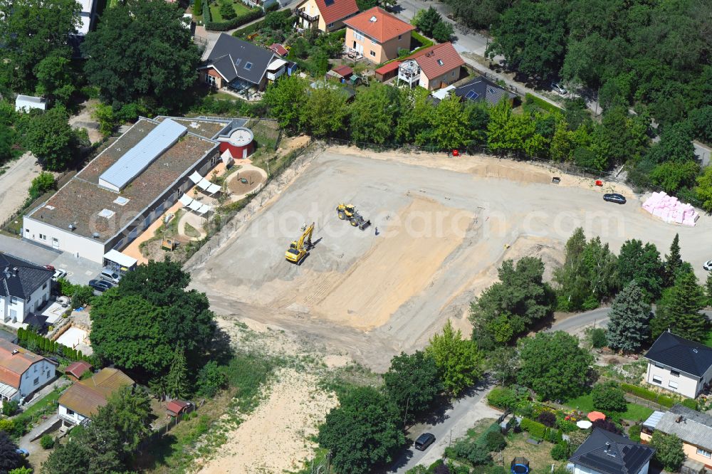 Aerial image Berlin - Construction site for the new sports hall Typensporthalle (TSH) on street Heerstrasse - Bergedorfer Strasse in the district Kaulsdorf in Berlin, Germany