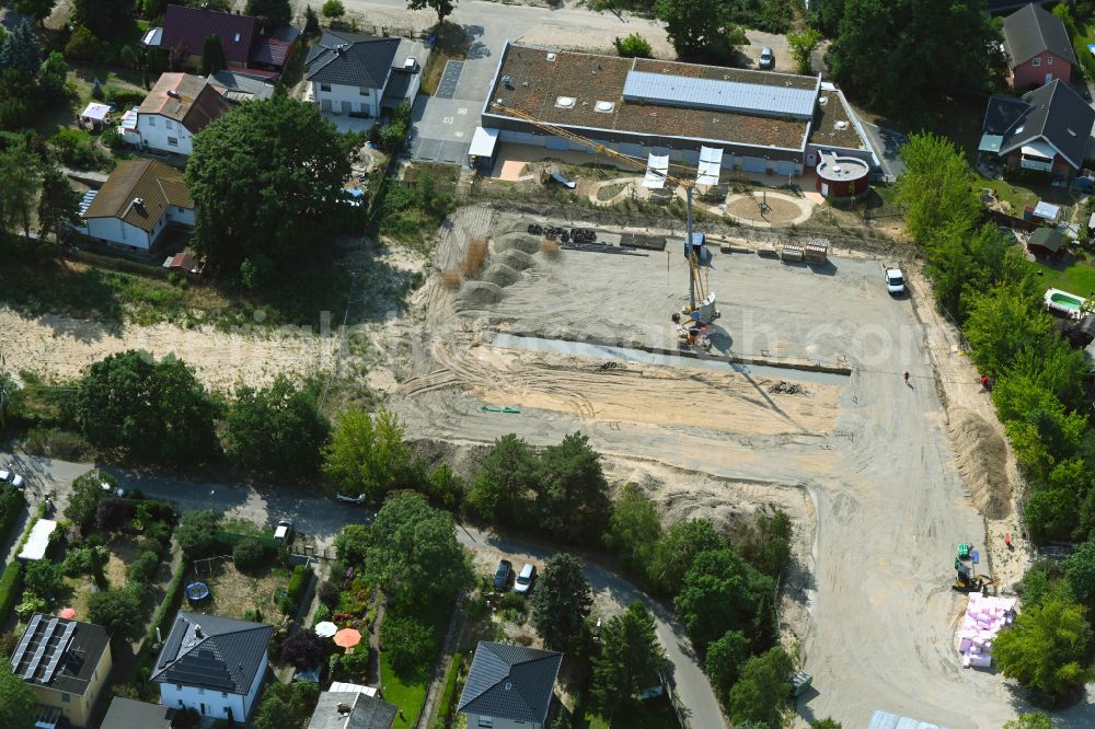 Aerial image Berlin - Construction site for the new sports hall Typensporthalle (TSH) on street Heerstrasse - Bergedorfer Strasse in the district Kaulsdorf in Berlin, Germany