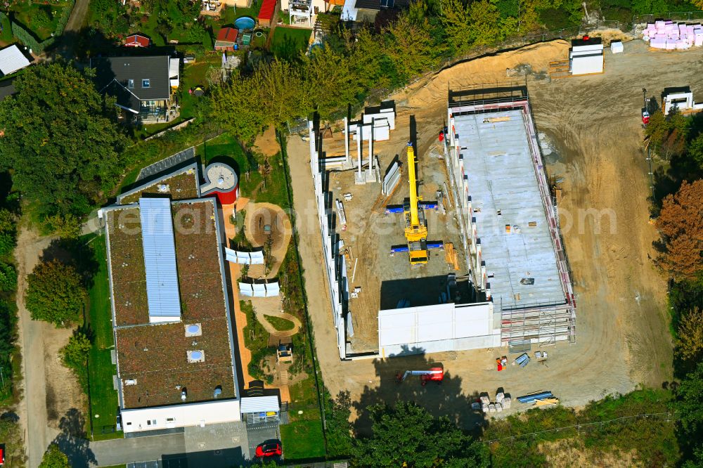 Aerial photograph Berlin - Construction site for the new sports hall Typensporthalle (TSH) on street Heerstrasse - Bergedorfer Strasse in the district Kaulsdorf in Berlin, Germany