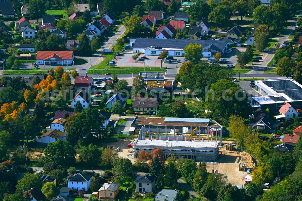 Aerial image Berlin - Construction site for the new sports hall Typensporthalle (TSH) on street Heerstrasse - Bergedorfer Strasse in the district Kaulsdorf in Berlin, Germany