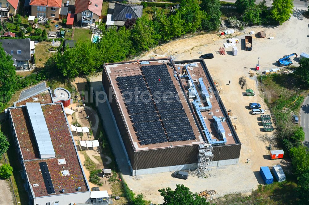 Aerial image Berlin - Construction site for the new sports hall Typensporthalle (TSH) on street Heerstrasse - Bergedorfer Strasse in the district Kaulsdorf in Berlin, Germany