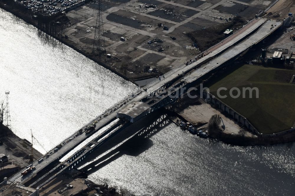 Aerial photograph Berlin - Construction site for the new building of the Spree bridge on the south-east connection (SOV) in Berlin Schoeneweide