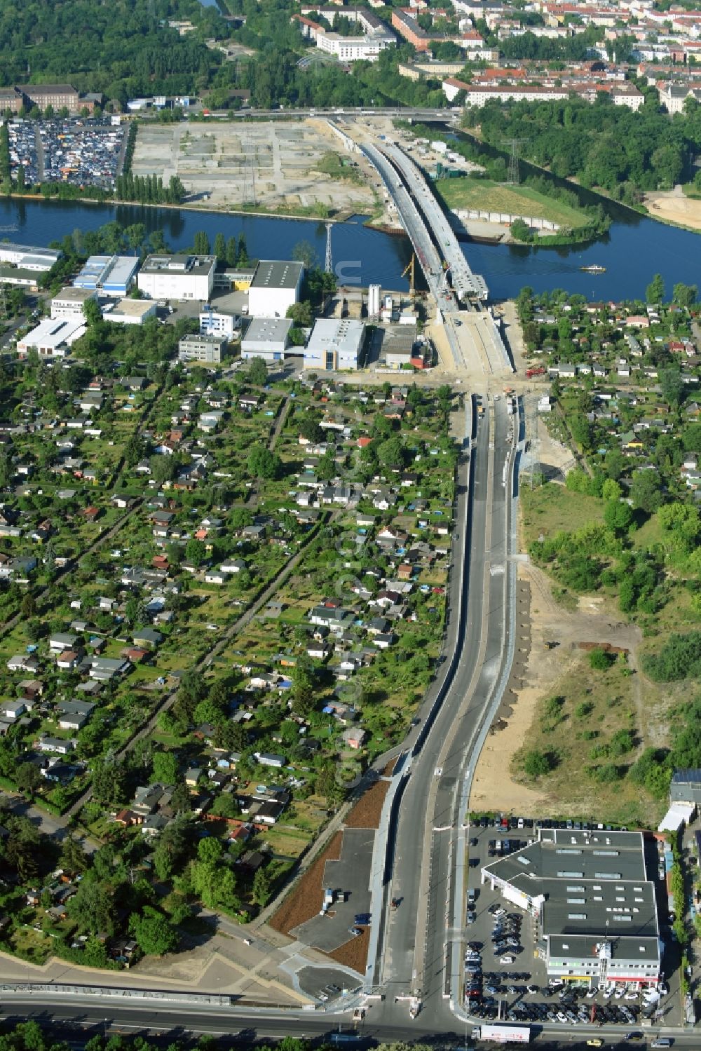 Aerial image Berlin - Construction site for the new building of the Spree bridge on the south-east connection (SOV) in Berlin Schoeneweide