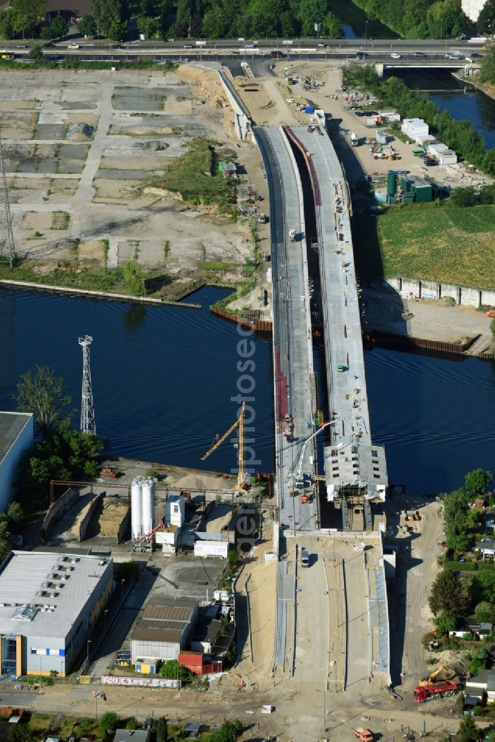 Berlin from above - Construction site for the new building of the Spree bridge on the south-east connection (SOV) in Berlin Schoeneweide