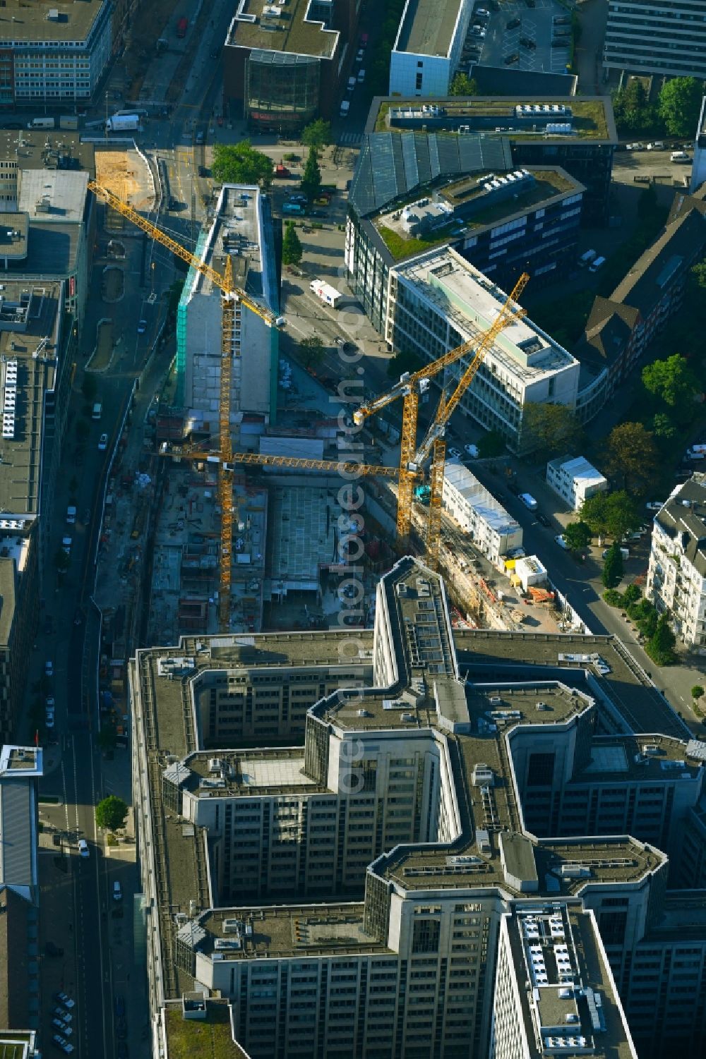 Aerial image Hamburg - Construction site with development, foundation, earth and landfill works zum neubau of Springer Quartier between Fuhlenwiete and Axel-Springer-Platz in Hamburg, Germany