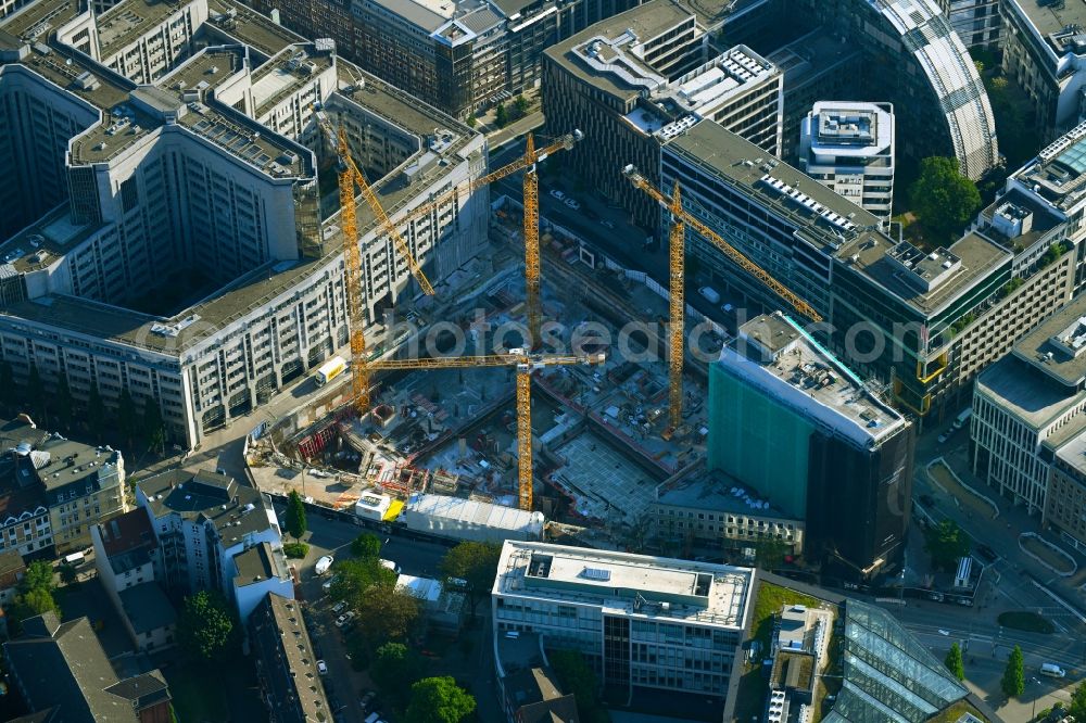 Hamburg from the bird's eye view: Construction site with development, foundation, earth and landfill works zum neubau of Springer Quartier between Fuhlenwiete and Axel-Springer-Platz in Hamburg, Germany