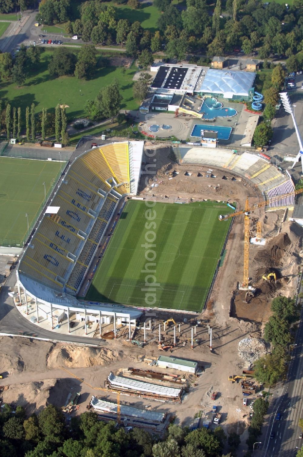 Aerial photograph Dresden - Construction view of the stadium in Dresden in the state Saxony. The football stadium had to Lennéstreet over time the name of Rudolf-Harbig-Stadion, Dynamo Stadium and Gluecksgas Stadium