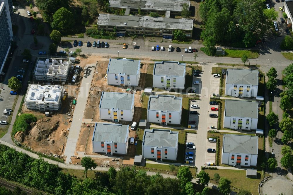 Aerial photograph Schwerin - Construction site for the city villa - multi-family residential building on Anne-Fronk-Strasse - Bernhard-Schwentner-Strasse in Schwerin in the state Mecklenburg - Western Pomerania, Germany