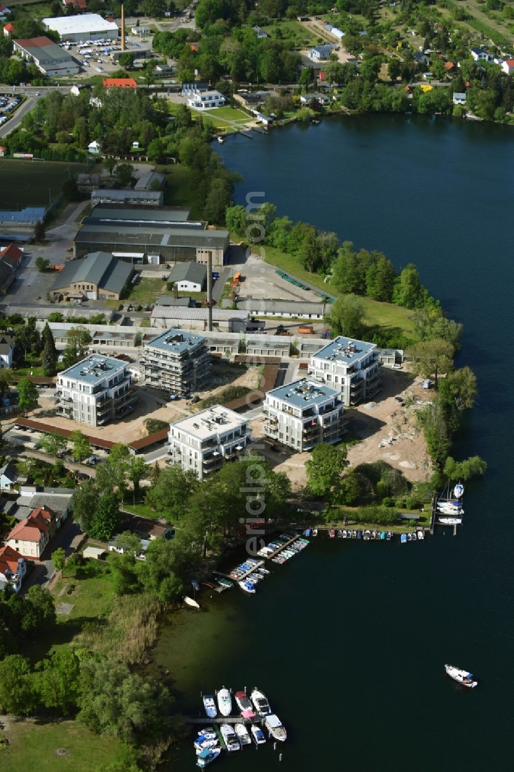 Werder (Havel) from the bird's eye view: Construction site for the city villa - multi-family residential building Zum See in the district Glindow in Werder (Havel) in the state Brandenburg, Germany