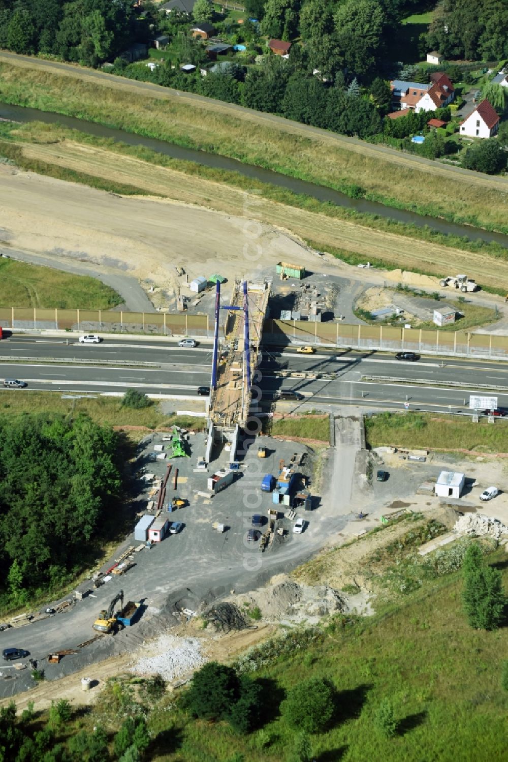 Markkleeberg from the bird's eye view: Construction of road bridge ueber die Bundesstrasse B2 in Markkleeberg in the state Saxony