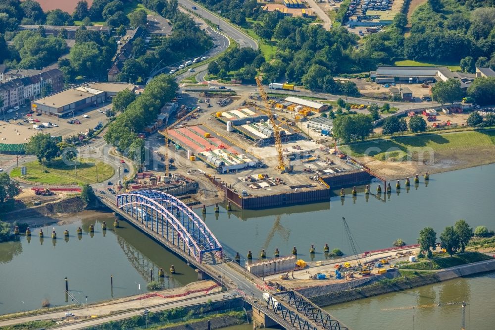 Aerial image Duisburg - Construction of road bridge der Karl-Lehr-Bruecke ueber den Flussverlauf of Ruhr Am Boert - Am Brink - Ruhrorter Strasse in the district Kasslerfeld in Duisburg at Ruhrgebiet in the state North Rhine-Westphalia, Germany