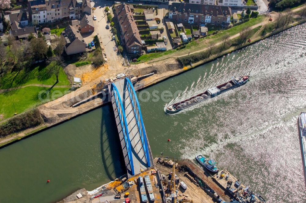 Duisburg from above - Construction of road bridge on Ruhr in the district Obermeiderich in Duisburg in the state North Rhine-Westphalia