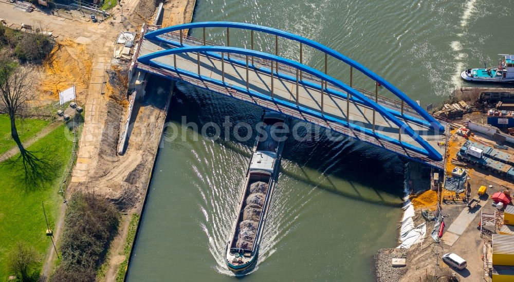 Aerial photograph Duisburg - Construction of road bridge on Ruhr in the district Obermeiderich in Duisburg in the state North Rhine-Westphalia