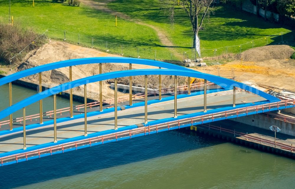 Aerial photograph Duisburg - Construction of road bridge on Ruhr in the district Obermeiderich in Duisburg in the state North Rhine-Westphalia