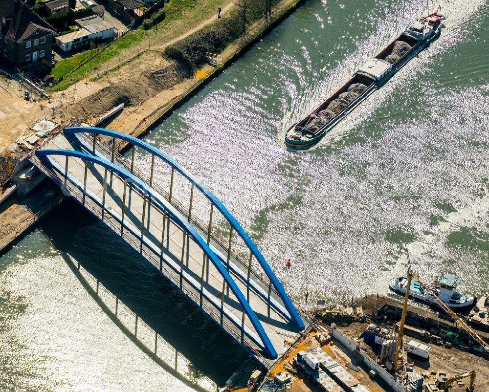 Aerial photograph Duisburg - Construction of road bridge on Ruhr in the district Obermeiderich in Duisburg in the state North Rhine-Westphalia