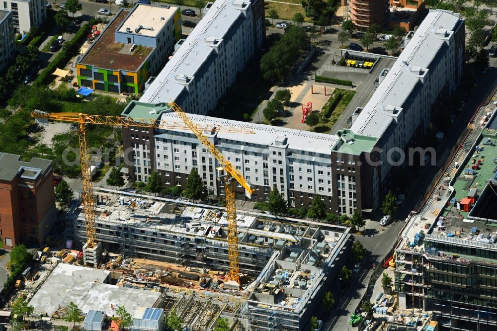 Berlin from the bird's eye view: Construction site of a student dorm on Hermann-Blankenstein-Strasse ecke Walter-Friedlaender-Strasse in the district Prenzlauer Berg in Berlin, Germany