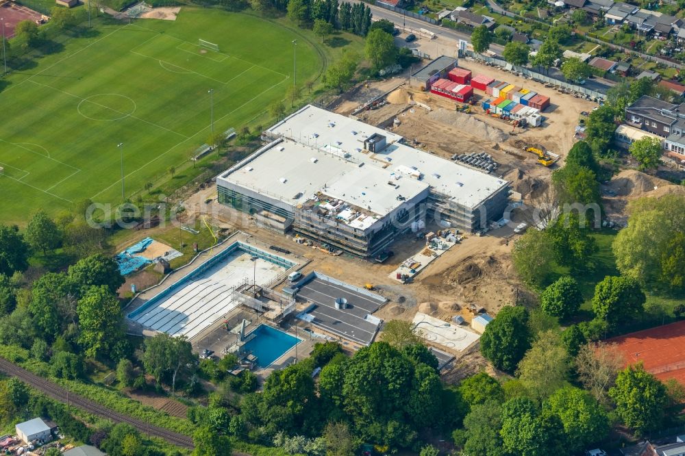 Aerial photograph Düsseldorf - Construction for the new building of the spa and swimming pool at the swimming pool of Recreation Allwetterbad Flingern in the district Flingern-Nord in Duesseldorf in the state North Rhine-Westphalia, Germany