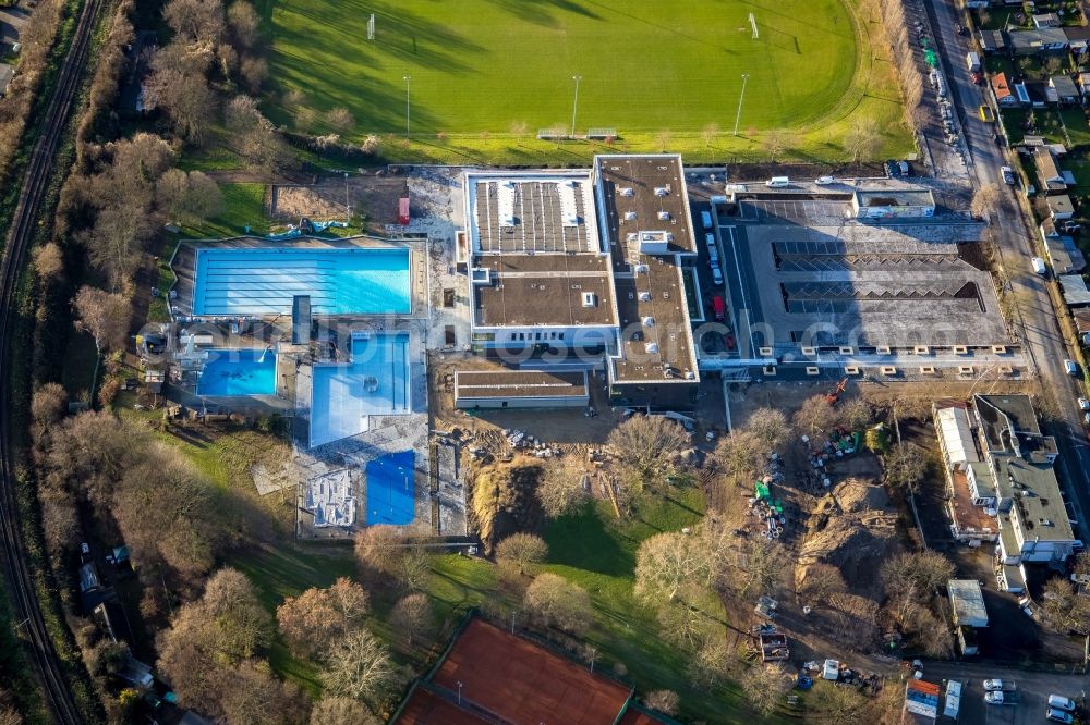 Düsseldorf from the bird's eye view: Construction for the new building of the spa and swimming pool at the swimming pool of Recreation Allwetterbad Flingern in the district Flingern-Nord in Duesseldorf in the state North Rhine-Westphalia, Germany