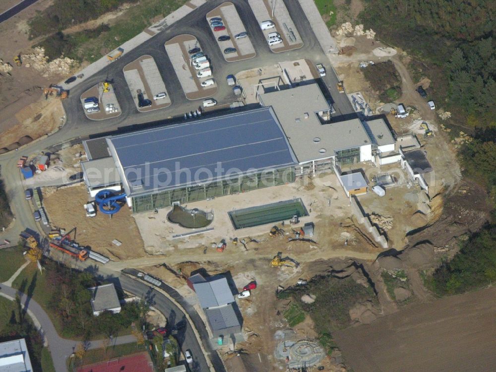 Aerial photograph Burglengenfeld - Construction for the new building of the spa and swimming pool at the swimming pool of Recreation Bulmare Im Naabtalpark in Burglengenfeld in the state Bavaria, Germany