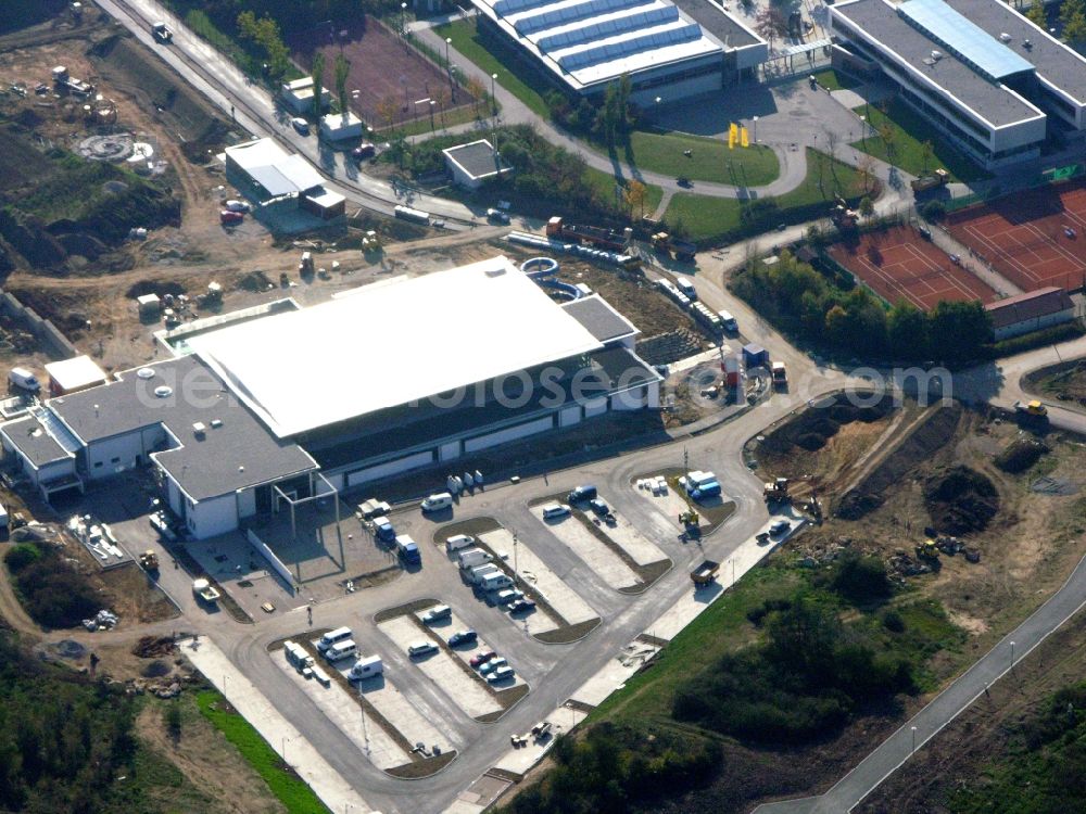 Burglengenfeld from the bird's eye view: Construction for the new building of the spa and swimming pool at the swimming pool of Recreation Bulmare Im Naabtalpark in Burglengenfeld in the state Bavaria, Germany