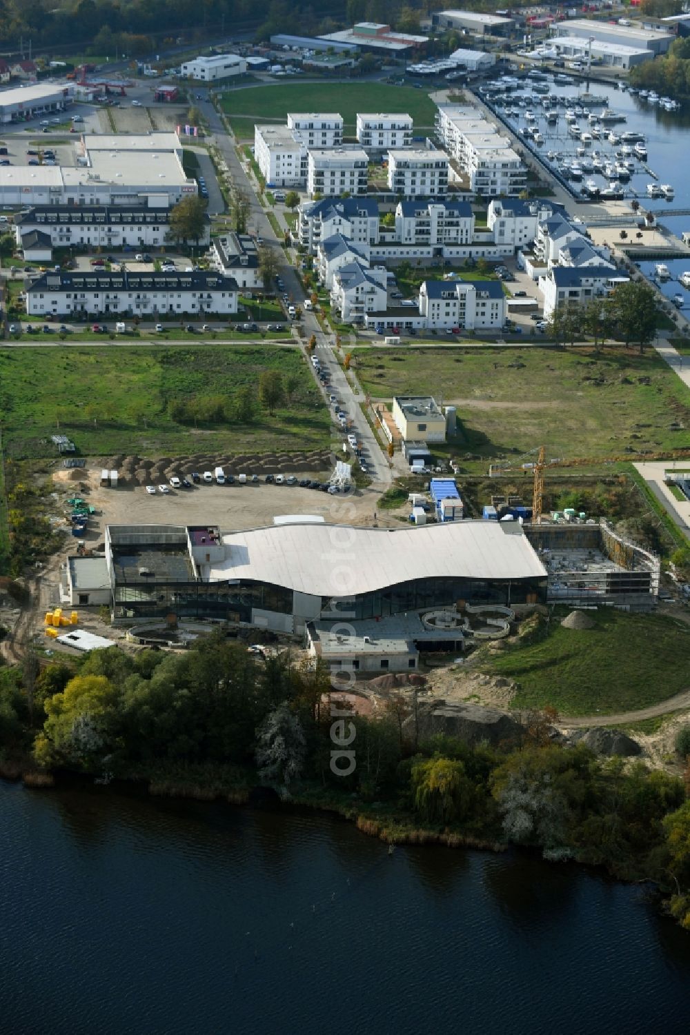 Aerial image Werder (Havel) - Construction for the new building of the spa and swimming pool at the swimming pool of Recreation Havel-Therme Zum Grossen Zernsee in Werder (Havel) in the state Brandenburg, Germany