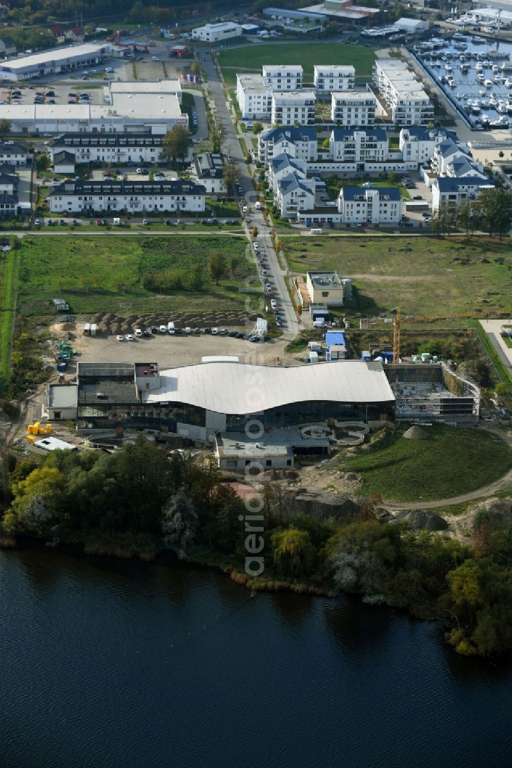 Aerial photograph Werder (Havel) - Construction for the new building of the spa and swimming pool at the swimming pool of Recreation Havel-Therme Zum Grossen Zernsee in Werder (Havel) in the state Brandenburg, Germany