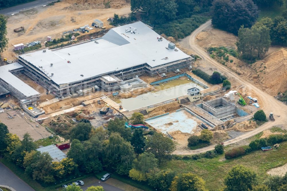 Kleve from the bird's eye view: Construction for the new building of the spa and swimming pool at the swimming pool of Recreation in Kleve in the state North Rhine-Westphalia, Germany