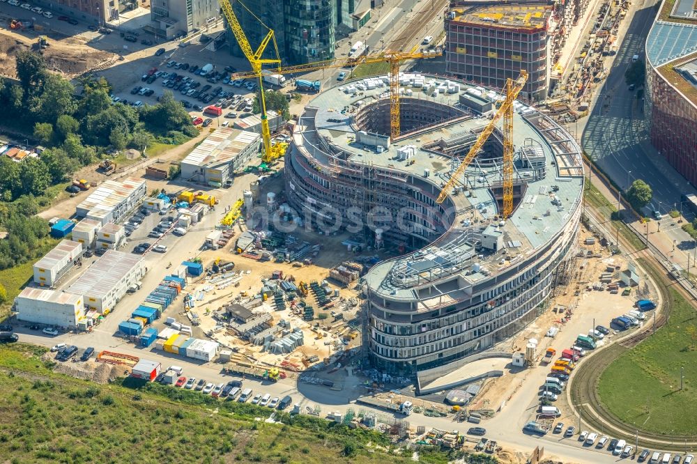 Düsseldorf from the bird's eye view: Construction site for the new building trivago-Zentrale on Kesselstrasse through the Ed. Zueblin AG nach Entwuerfen der SOP Architekten in the district Medienhafen in Duesseldorf in the state North Rhine-Westphalia