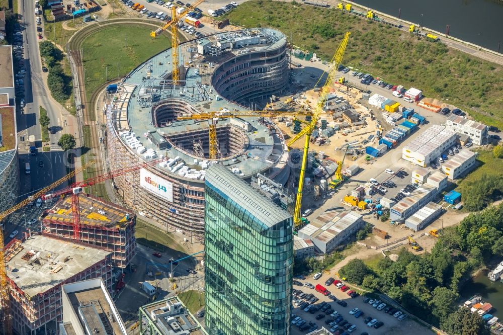 Düsseldorf from the bird's eye view: Construction site for the new building trivago-Zentrale on Kesselstrasse through the Ed. Zueblin AG nach Entwuerfen der SOP Architekten in the district Medienhafen in Duesseldorf in the state North Rhine-Westphalia