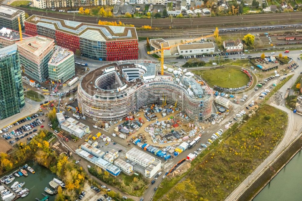 Düsseldorf from the bird's eye view: Construction site for the new building trivago-Zentrale on Kesselstrasse through the Ed. Zueblin AG nach Entwuerfen der SOP Architekten in the district Medienhafen in Duesseldorf in the state North Rhine-Westphalia