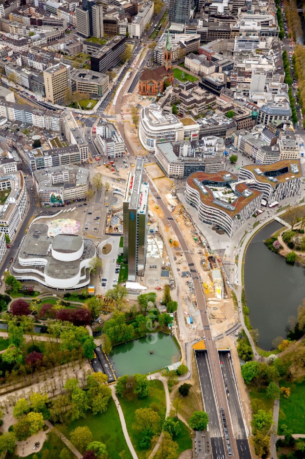 Aerial photograph Düsseldorf - Construction for the new building of the Koe- tunnel at the skyscraper Dreischeibenhaus along Berliner Allee in Dusseldorf in North Rhine-Westphalia