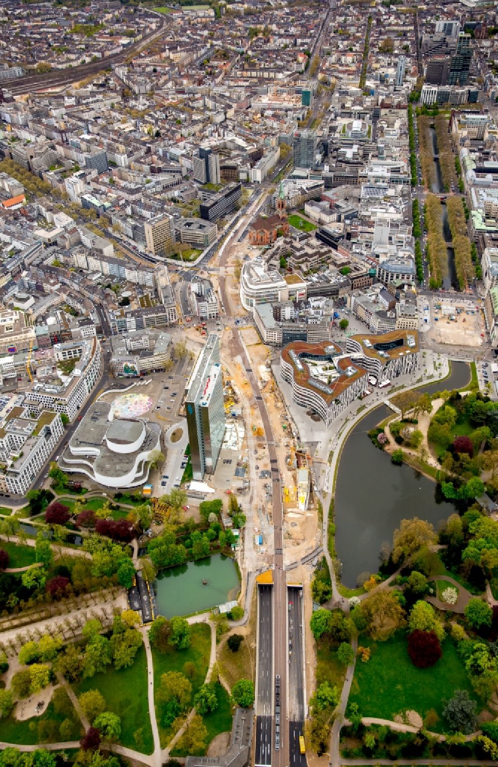 Düsseldorf from above - Construction for the new building of the Koe- tunnel at the skyscraper Dreischeibenhaus along Berliner Allee in Dusseldorf in North Rhine-Westphalia