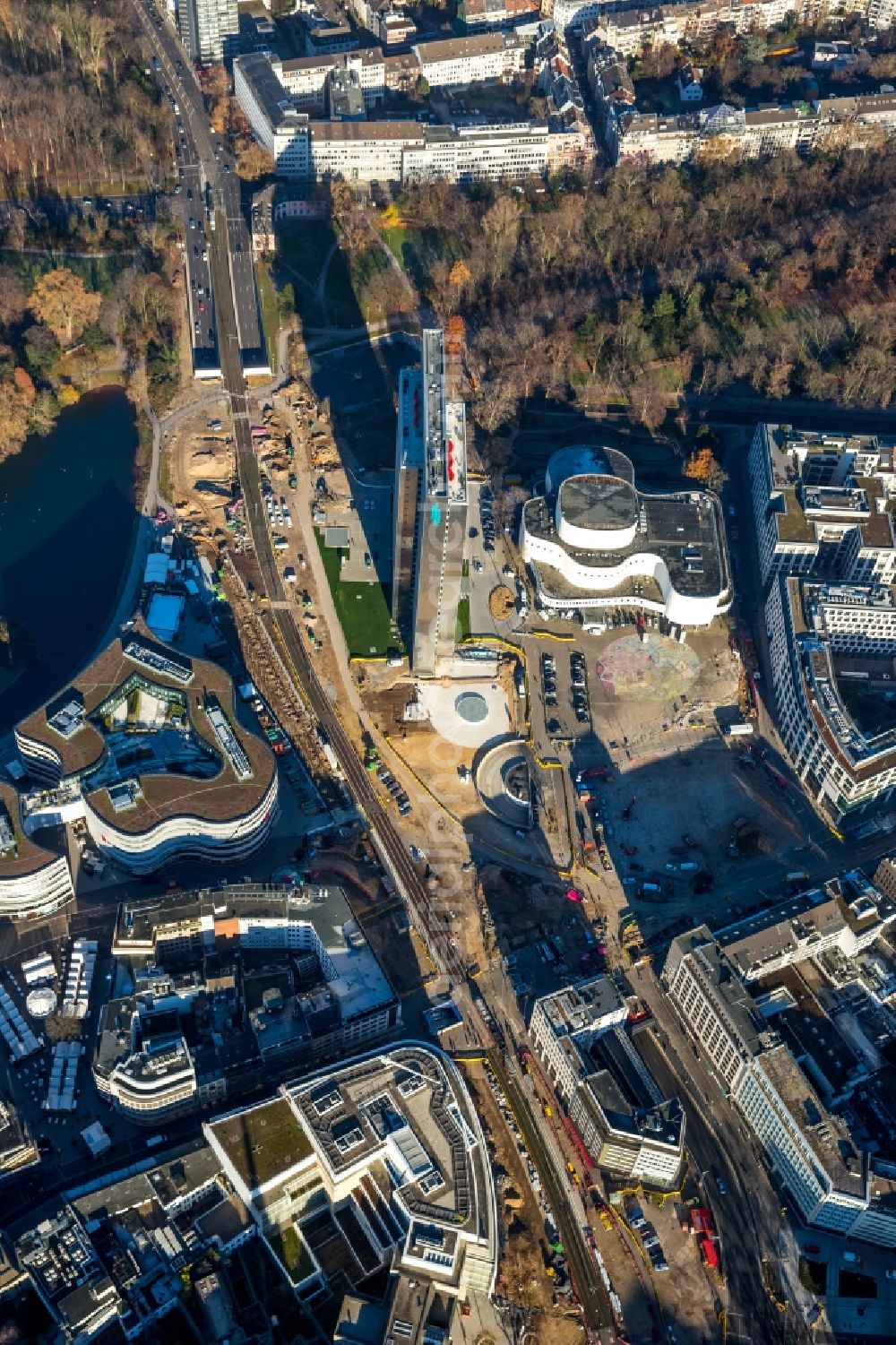 Düsseldorf from above - Construction for the new building of the Koe- tunnel at the skyscraper Dreischeibenhaus along Berliner Allee in Dusseldorf in North Rhine-Westphalia