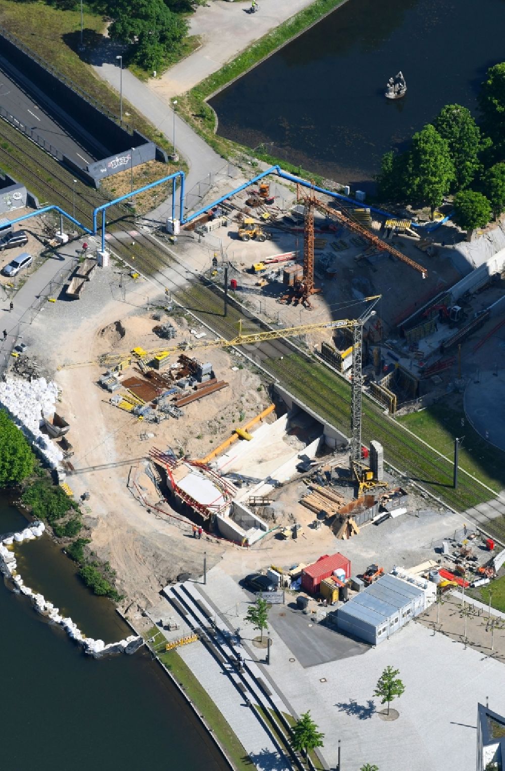 Aerial image Düsseldorf - Construction for the new building of the Koe- tunnel at the skyscraper Dreischeibenhaus along Berliner Allee in Dusseldorf in North Rhine-Westphalia