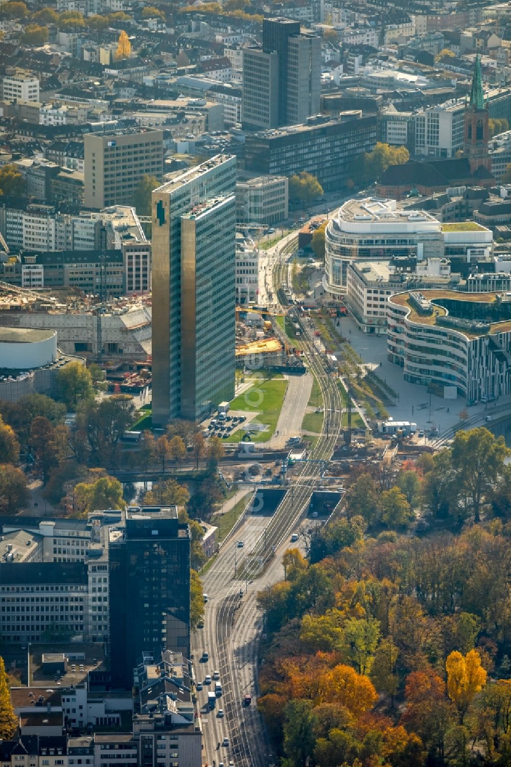 Aerial image Düsseldorf - Construction for the new building of the Koe- tunnel at the skyscraper Dreischeibenhaus along Berliner Allee in Dusseldorf in North Rhine-Westphalia