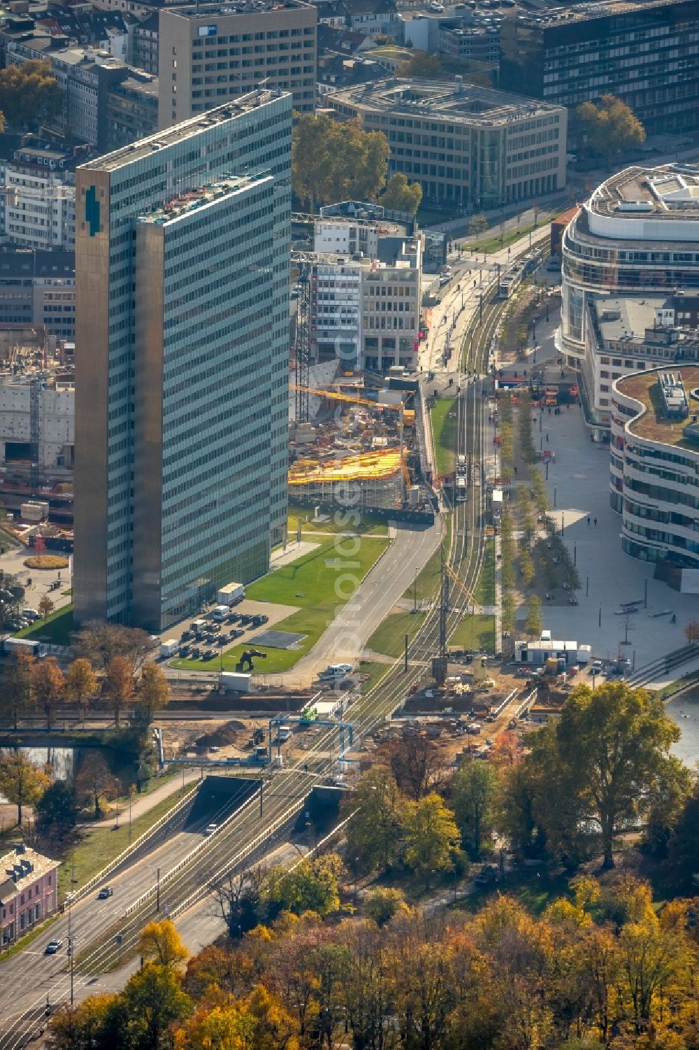 Düsseldorf from the bird's eye view: Construction for the new building of the Koe- tunnel at the skyscraper Dreischeibenhaus along Berliner Allee in Dusseldorf in North Rhine-Westphalia