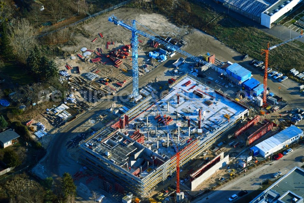 Berlin from the bird's eye view: Construction site for the new building TZR Tiermedizinisches Zentrum fuer Resistenzforschung in the district Zehlendorf in Berlin, Germany