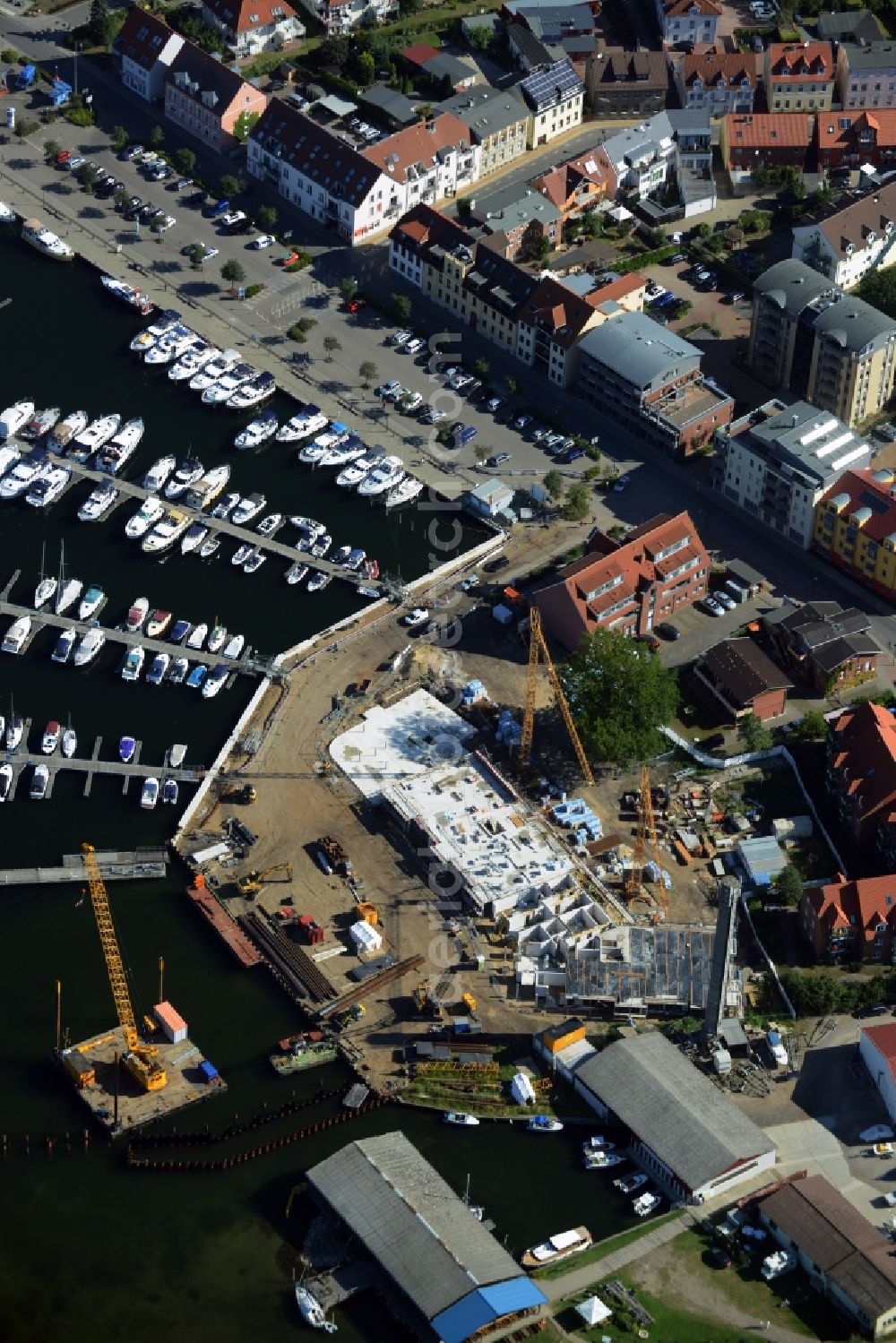 Aerial image Waren (Müritz) - Construction site for the new building and reconstruction of the city port - marina at Mueritz basic in Waren (Mueritz) in the state Mecklenburg - Western Pomerania