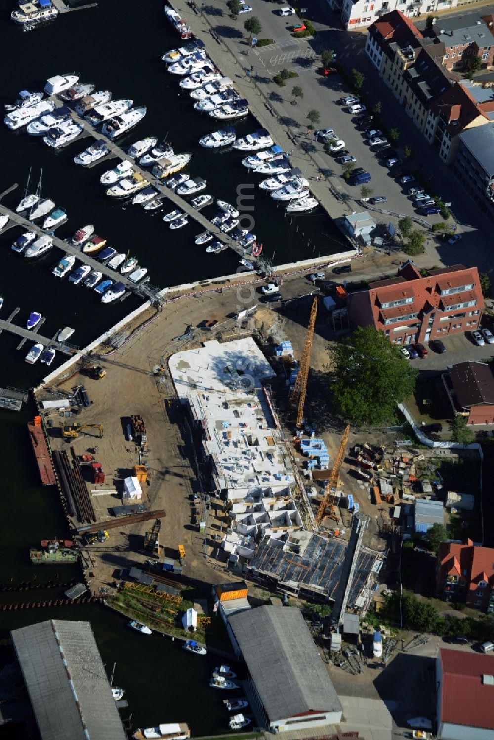 Aerial photograph Waren (Müritz) - Construction site for the new building and reconstruction of the city port - marina at Mueritz basic in Waren (Mueritz) in the state Mecklenburg - Western Pomerania