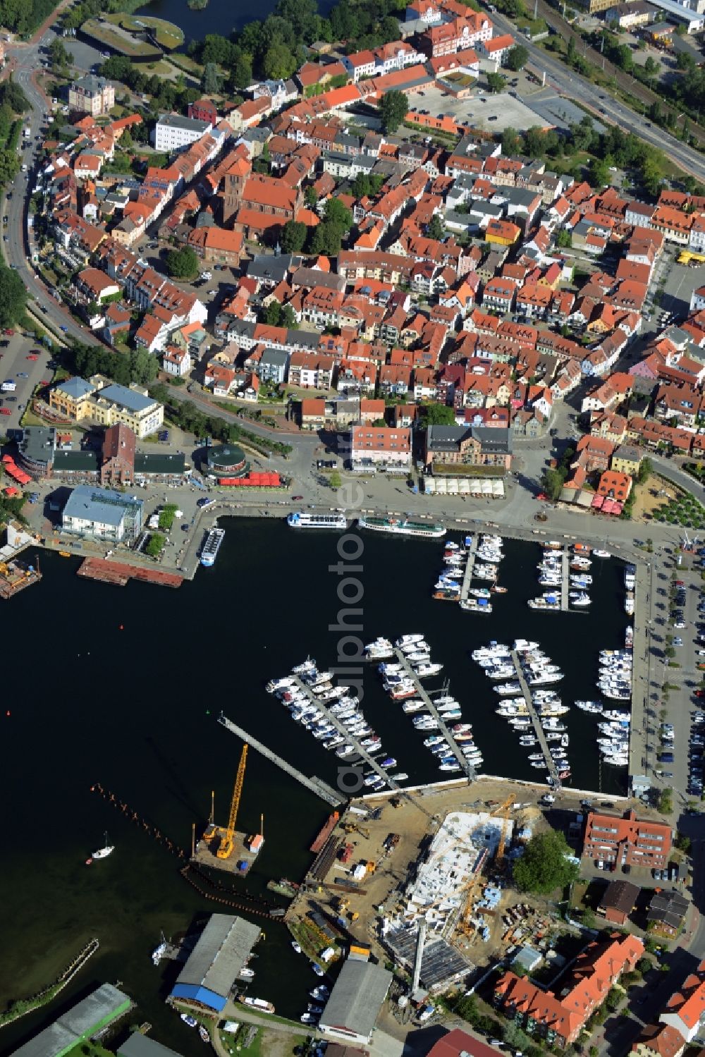 Aerial photograph Waren (Müritz) - Construction site for the new building and reconstruction of the city port - marina at Mueritz basic in Waren (Mueritz) in the state Mecklenburg - Western Pomerania