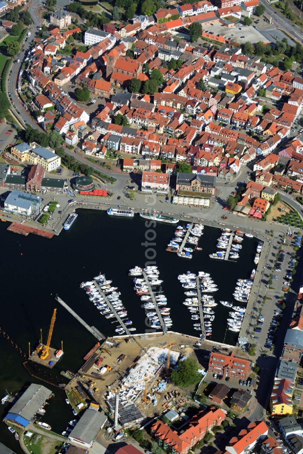 Waren (Müritz) from above - Construction site for the new building and reconstruction of the city port - marina at Mueritz basic in Waren (Mueritz) in the state Mecklenburg - Western Pomerania