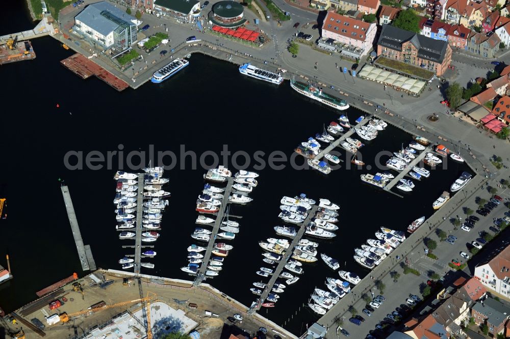 Aerial image Waren (Müritz) - Construction site for the new building and reconstruction of the city port - marina at Mueritz basic in Waren (Mueritz) in the state Mecklenburg - Western Pomerania