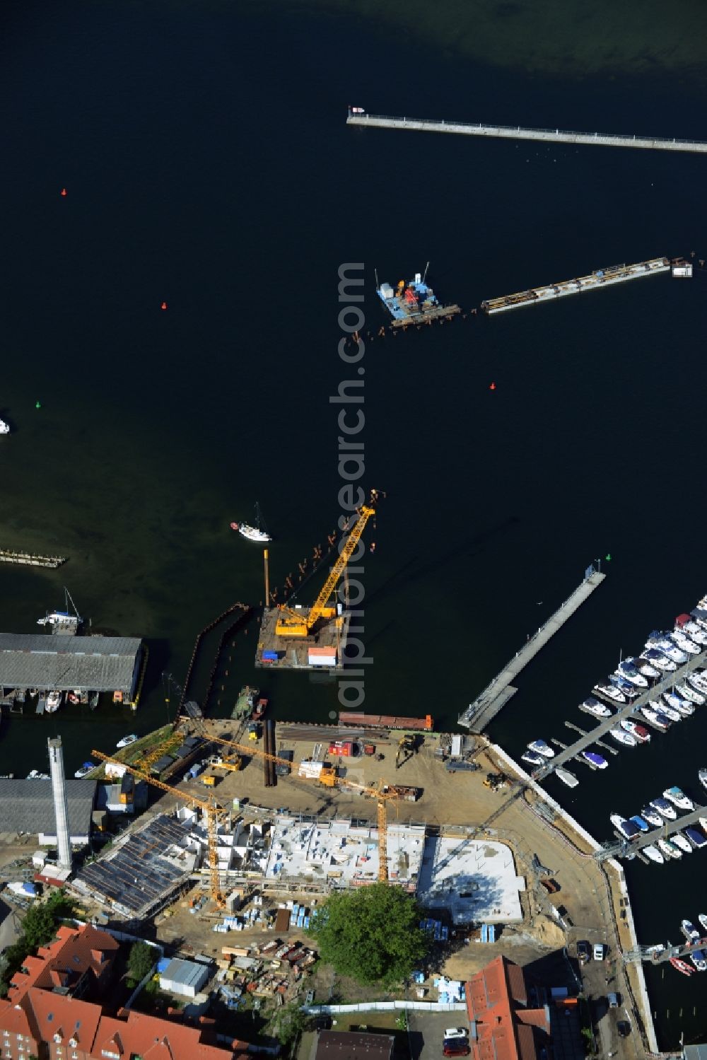 Waren (Müritz) from the bird's eye view: Construction site for the new building and reconstruction of the city port - marina at Mueritz basic in Waren (Mueritz) in the state Mecklenburg - Western Pomerania